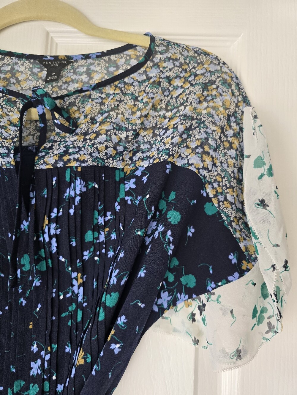 Ann Taylor Petite 2P Floral Tie Waist Flutter Sleeve Dress - Picture 4 of 7